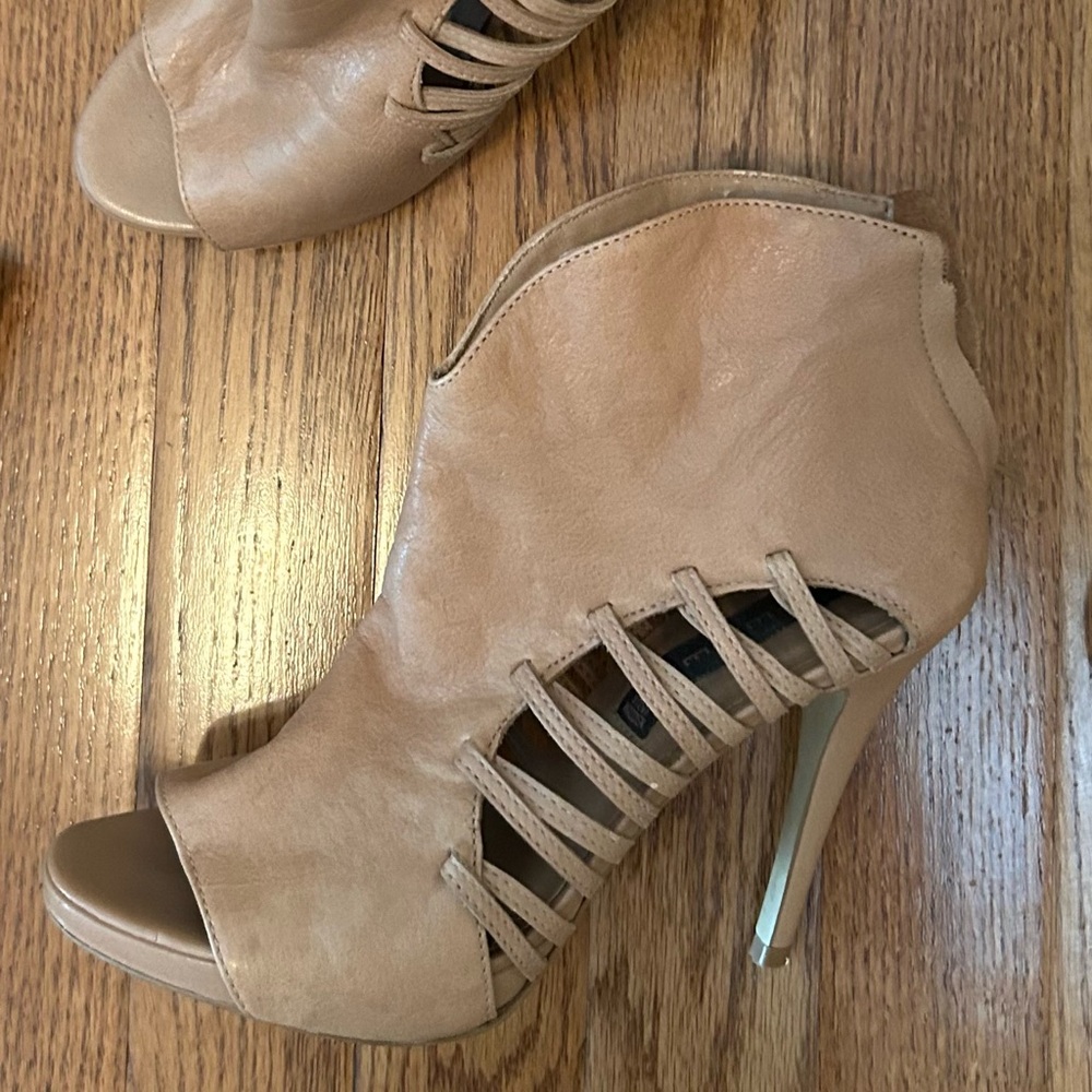 Women’s Steven (Madden) leather sandals, sz 6